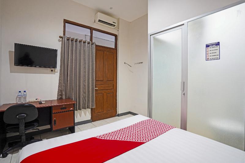 OYO Flagship 90890 Bratang Gede Residence - Oda