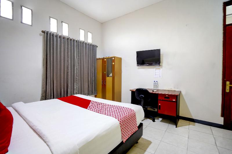 OYO Flagship 90890 Bratang Gede Residence - Oda