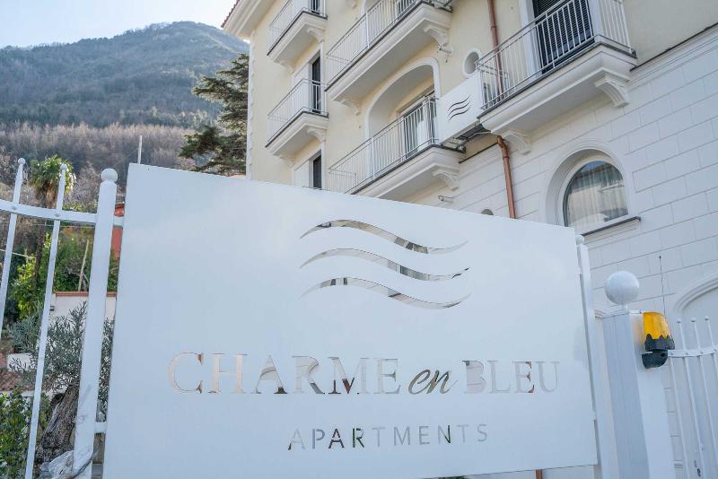 Charme En Bleu - Lobi