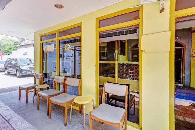 OYO Flagship 90717 Hotel Kalimantan Surabaya - Lobi