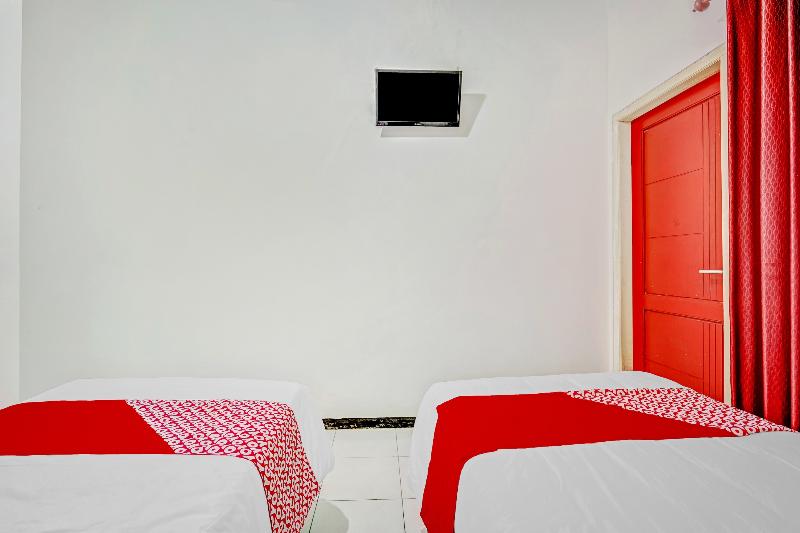 OYO Flagship 90717 Hotel Kalimantan Surabaya - Oda