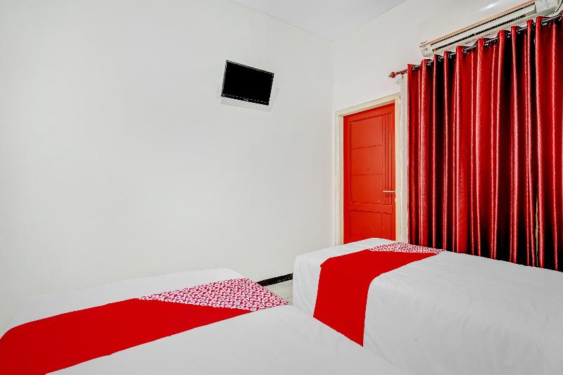 OYO Flagship 90717 Hotel Kalimantan Surabaya - Oda
