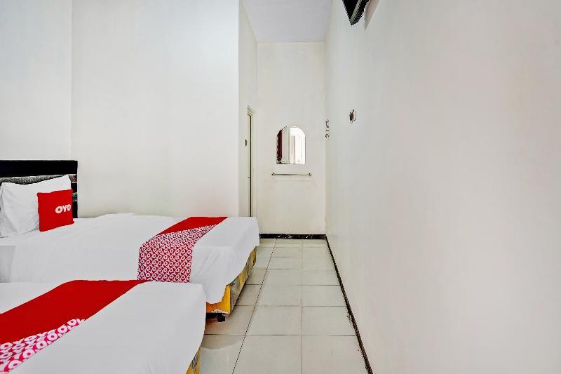 OYO Flagship 90717 Hotel Kalimantan Surabaya - Oda