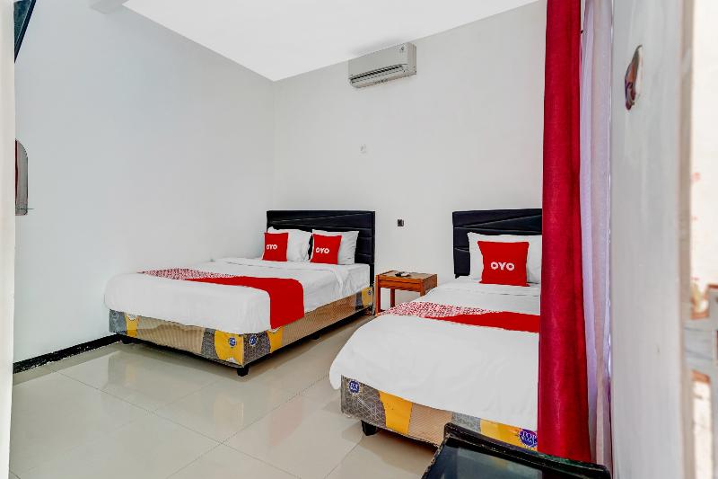 OYO Flagship 90717 Hotel Kalimantan Surabaya - Oda