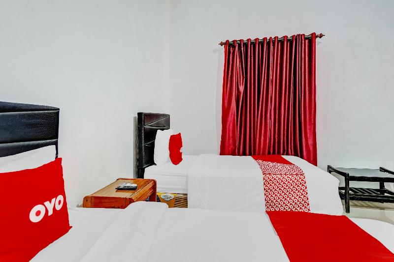 OYO Flagship 90717 Hotel Kalimantan Surabaya - Oda