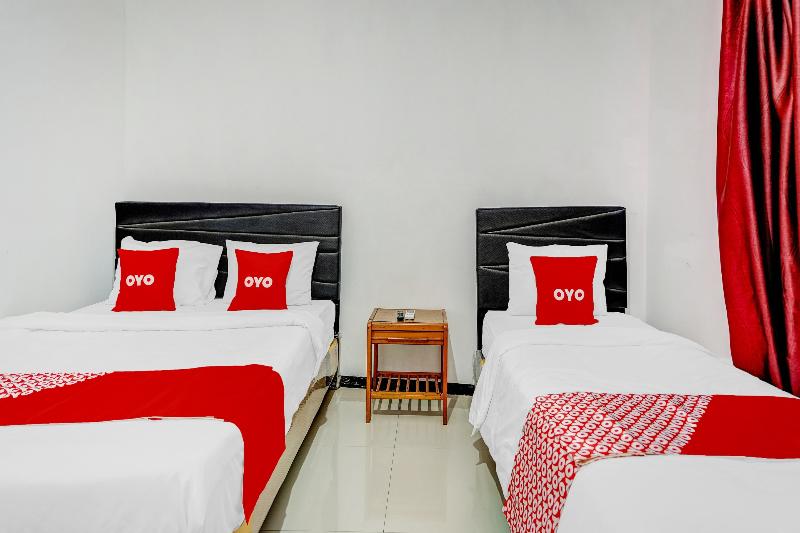 OYO Flagship 90717 Hotel Kalimantan Surabaya - Oda