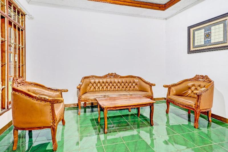 OYO Homes 90849 Cibeunying Homestay Cibodas Mariba - Lobi