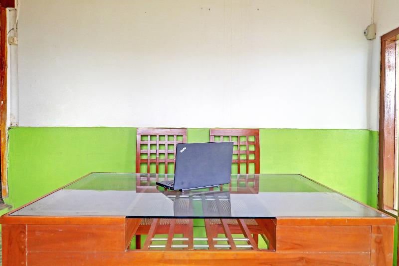 OYO Homes 90849 Cibeunying Homestay Cibodas Mariba - Lobi