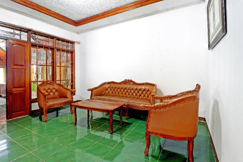OYO Homes 90849 Cibeunying Homestay Cibodas Mariba - Lobi