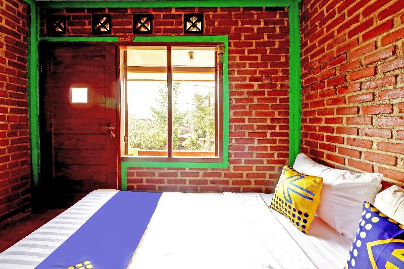 OYO Homes 90849 Cibeunying Homestay Cibodas Mariba - Oda