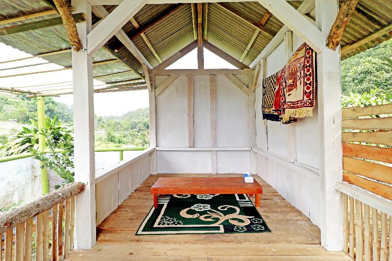 OYO Homes 90849 Cibeunying Homestay Cibodas Mariba - Oda