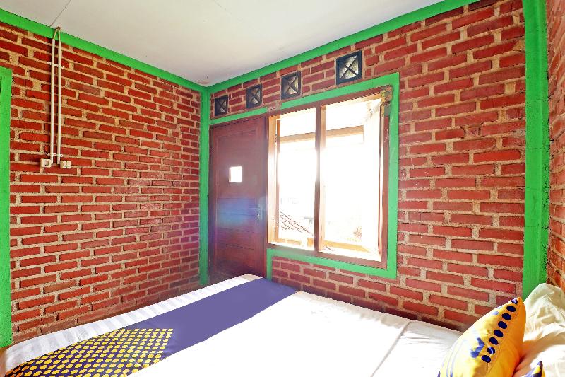 OYO Homes 90849 Cibeunying Homestay Cibodas Mariba - Oda