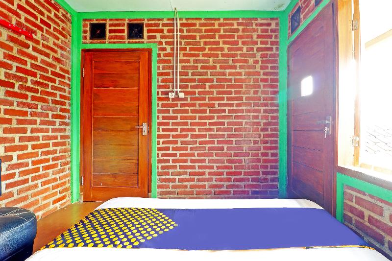 OYO Homes 90849 Cibeunying Homestay Cibodas Mariba - Oda