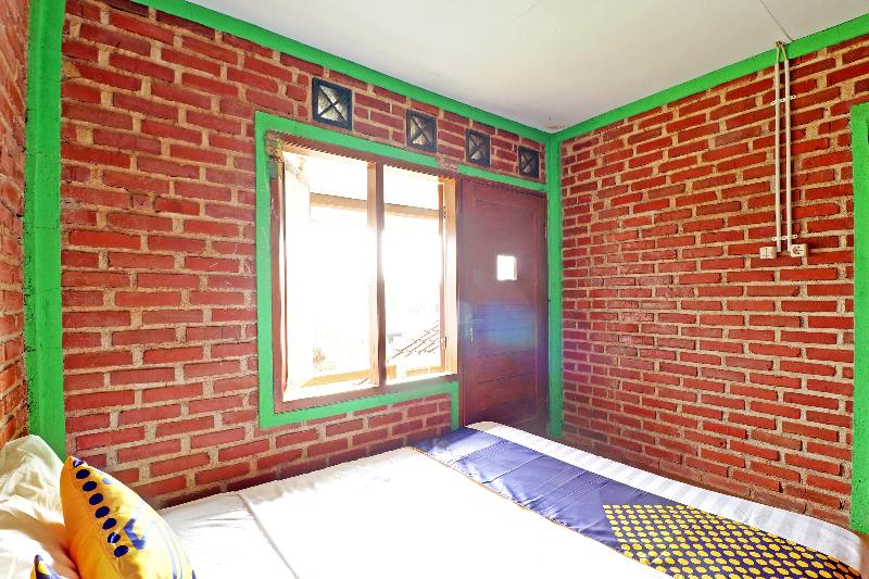 OYO Homes 90849 Cibeunying Homestay Cibodas Mariba - Oda
