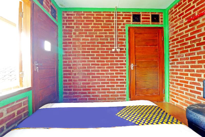 OYO Homes 90849 Cibeunying Homestay Cibodas Mariba - Oda