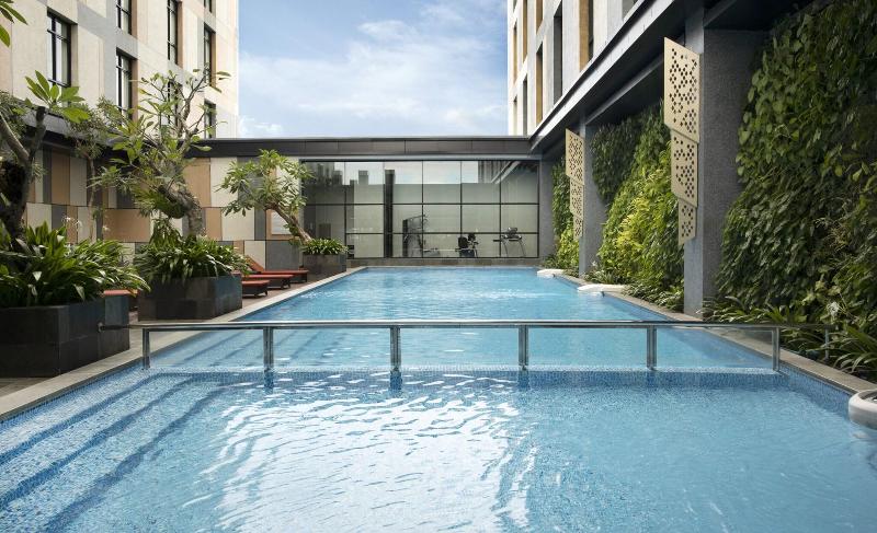 Hotel Santika Premiere Padang - Havuz