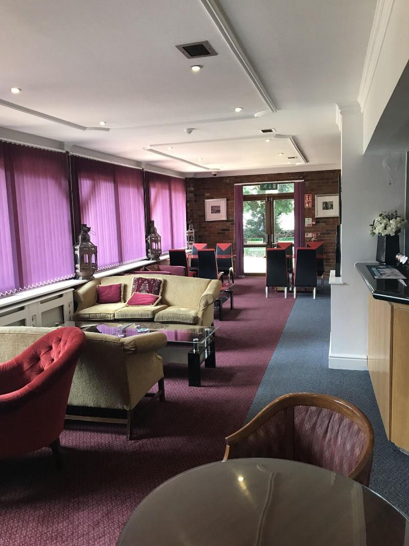 OYO The Rivenhall Hotel in Witham, Chelmsford - Bar