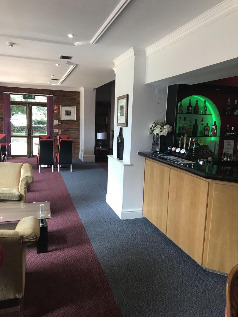 OYO The Rivenhall Hotel in Witham, Chelmsford - Bar
