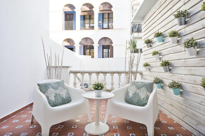 Sitges Group Blue and White - Genel