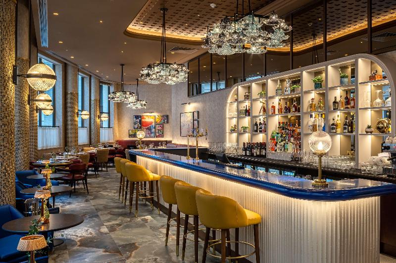 St Paul's London Curio Collection - Bar