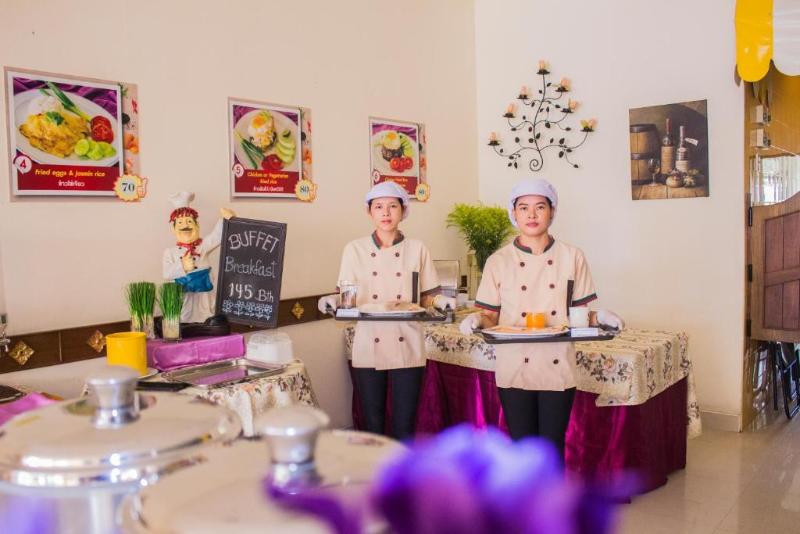 People Place Boutique in Town Hotel by ZUZU - Restoran