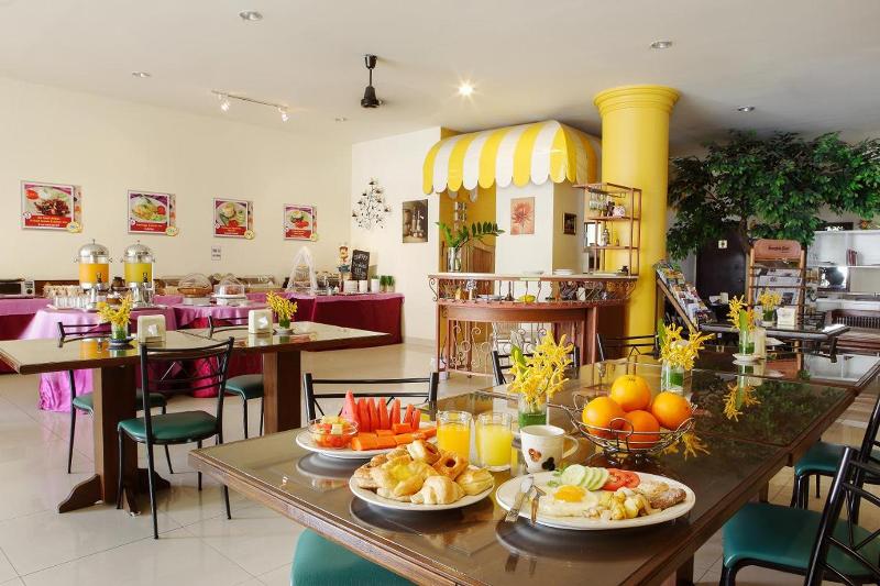 People Place Boutique in Town Hotel by ZUZU - Restoran