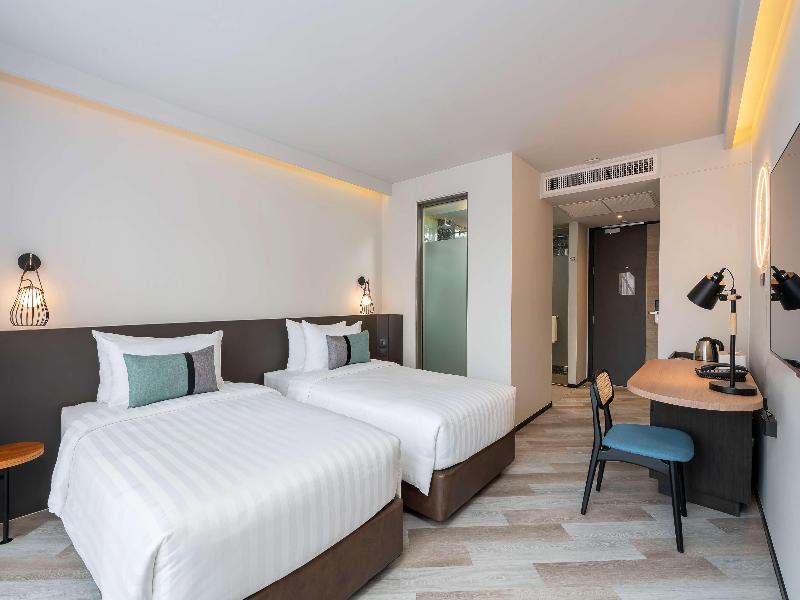 Seekers Finders Rama IV Hotel, SureStay Collection - Oda