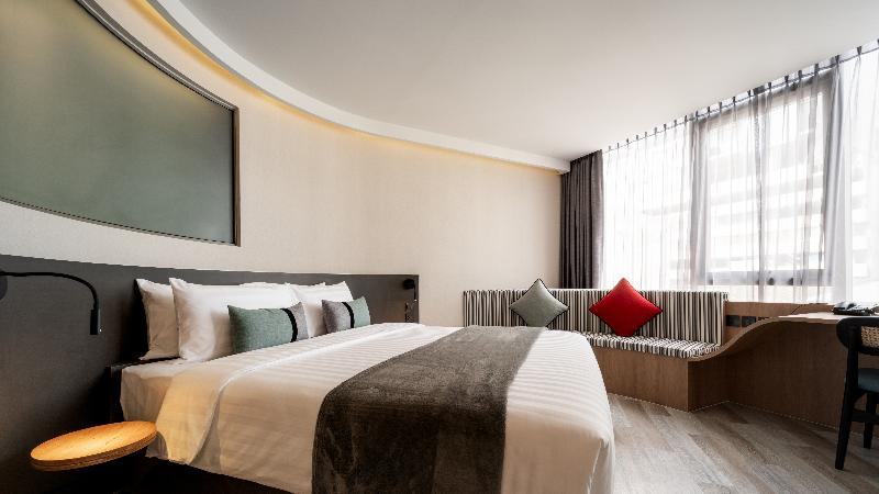 Seekers Finders Rama IV Hotel, SureStay Collection - Oda