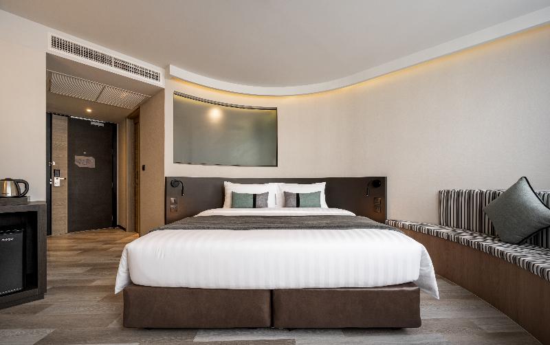 Seekers Finders Rama IV Hotel, SureStay Collection - Oda