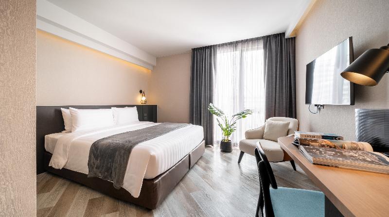 Seekers Finders Rama IV Hotel, SureStay Collection - Oda