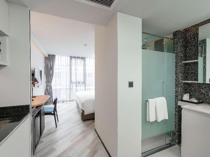 Seekers Finders Rama IV Hotel, SureStay Collection - Oda