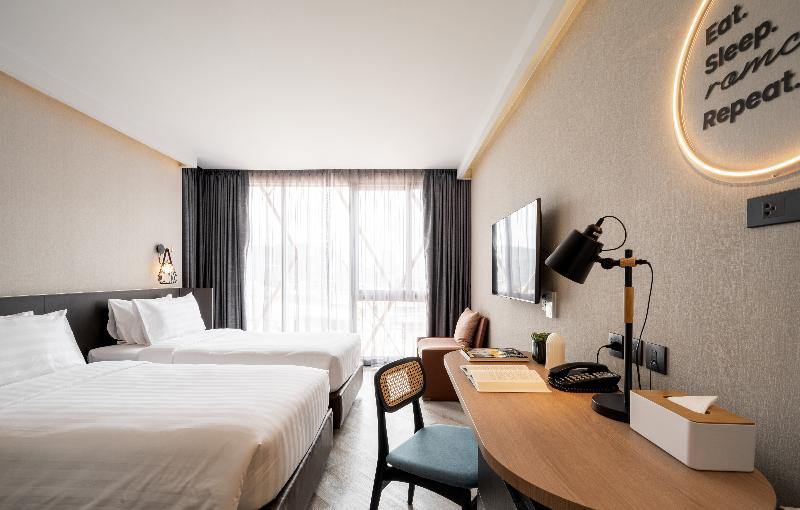 Seekers Finders Rama IV Hotel, SureStay Collection - Oda