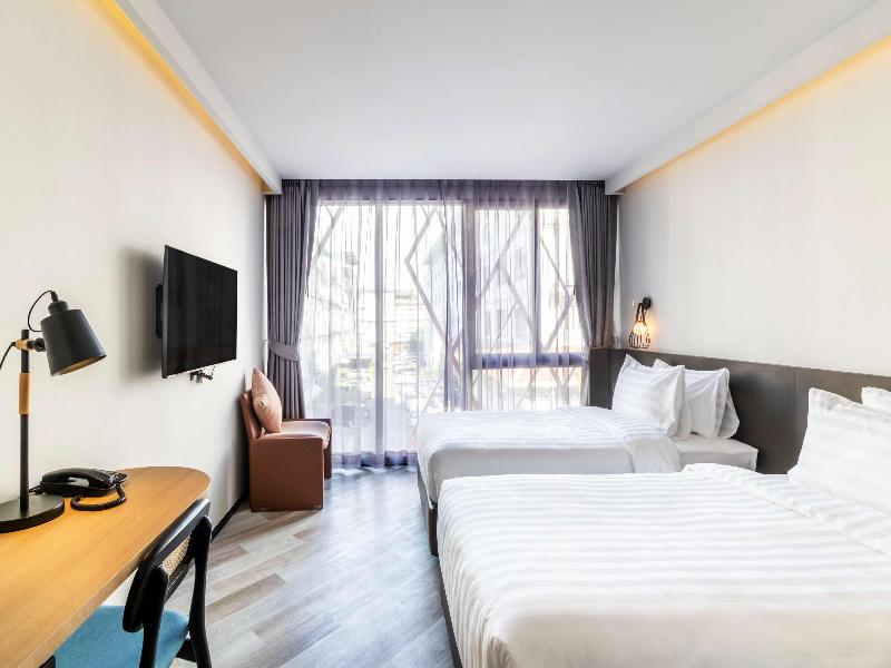 Seekers Finders Rama IV Hotel, SureStay Collection - Oda