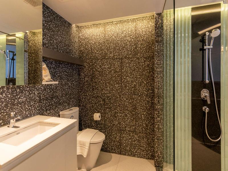 Seekers Finders Rama IV Hotel, SureStay Collection - Oda
