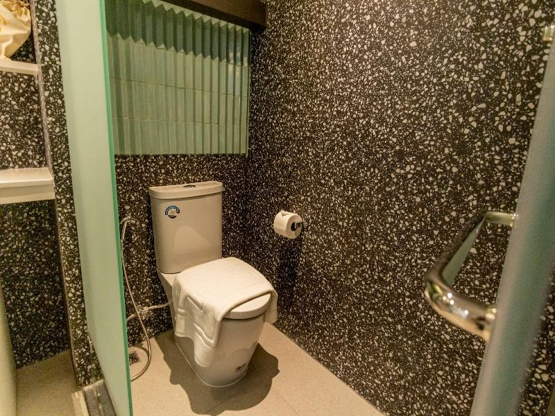 Seekers Finders Rama IV Hotel, SureStay Collection - Oda