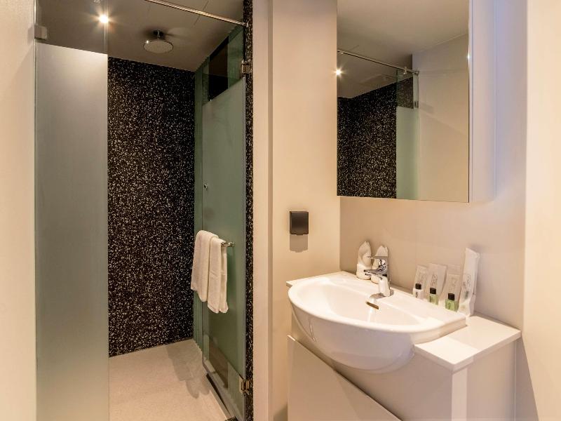 Seekers Finders Rama IV Hotel, SureStay Collection - Oda