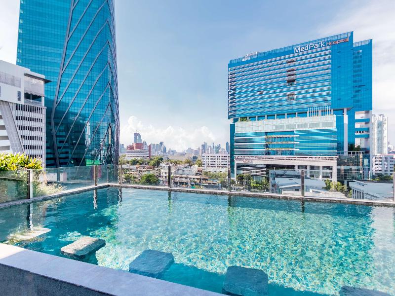 Seekers Finders Rama IV Hotel, SureStay Collection - Havuz
