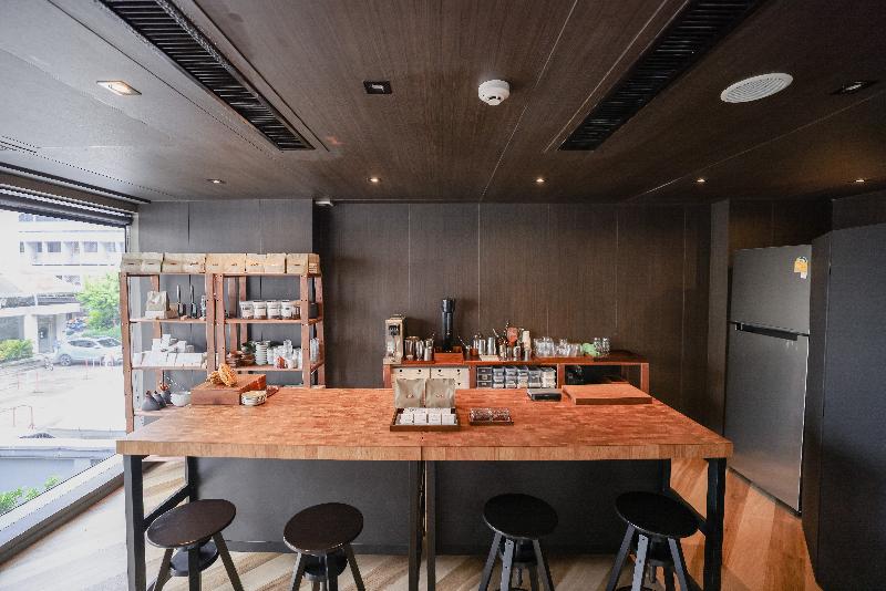 Seekers Finders Rama IV Hotel, SureStay Collection - Restoran