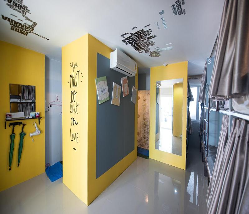 Backpacker Street Airport Place by ZUZU - Oda