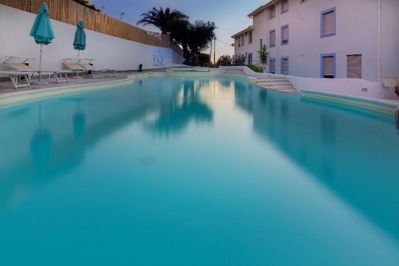 Hotel Blumarea, BW Signature Collection - Havuz