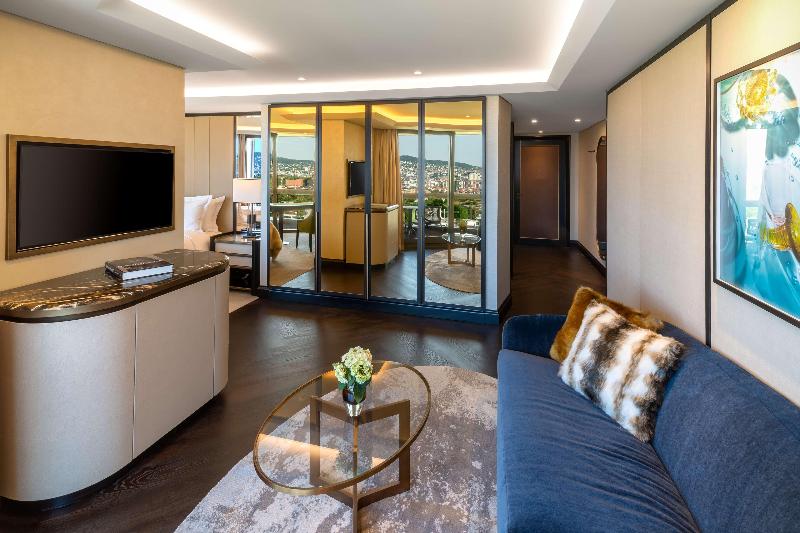 FIVE ZURICH - Oda