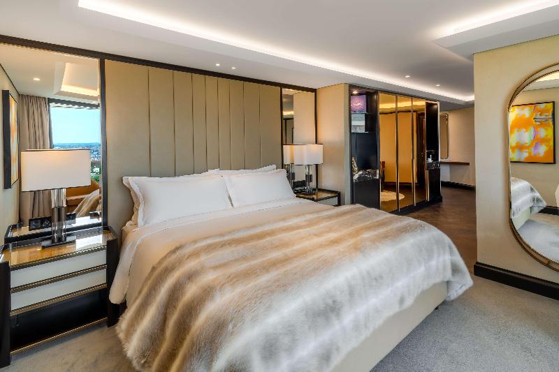 FIVE ZURICH - Oda