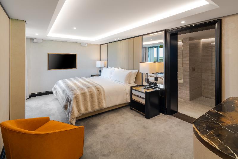 FIVE ZURICH - Oda