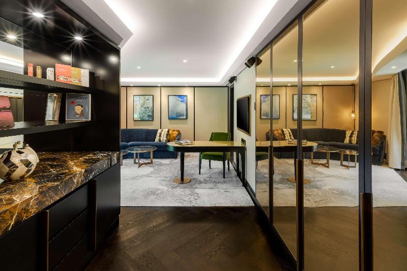FIVE ZURICH - Oda