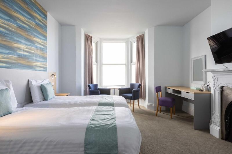 The Seafront Hotel - Oda