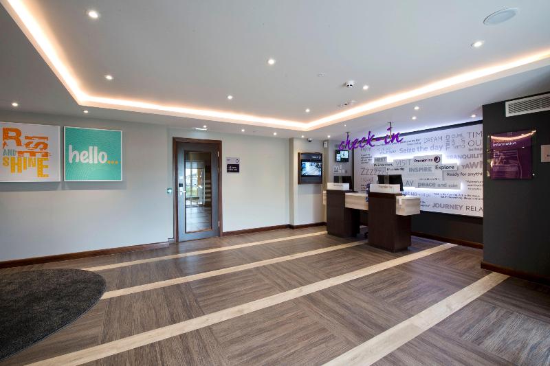 Premier Inn Abergavenny - Lobi