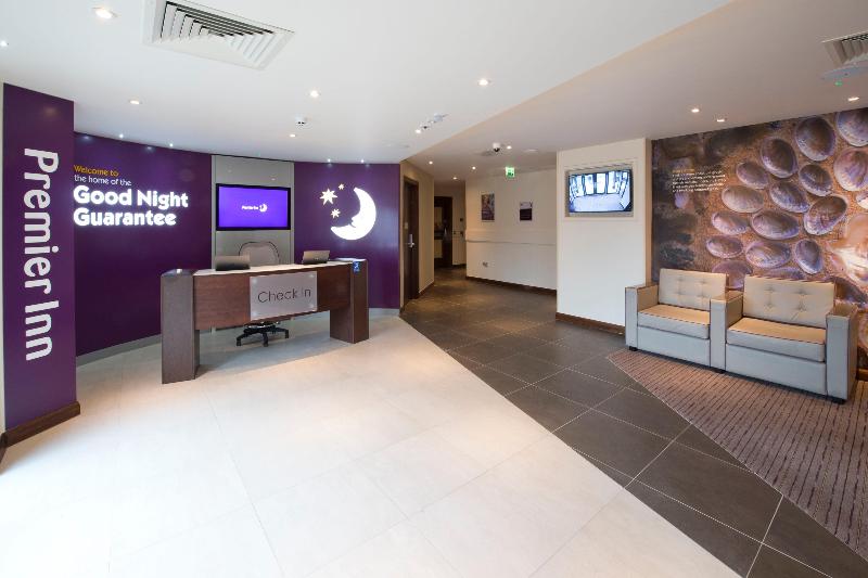 Premier Inn Ware - Lobi