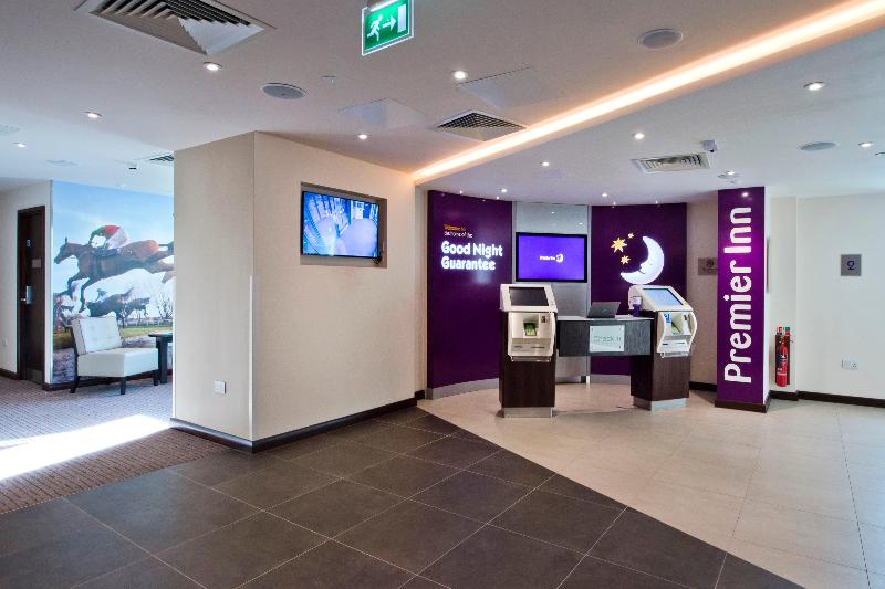 Premier Inn Cheltenham Town Centre - Lobi