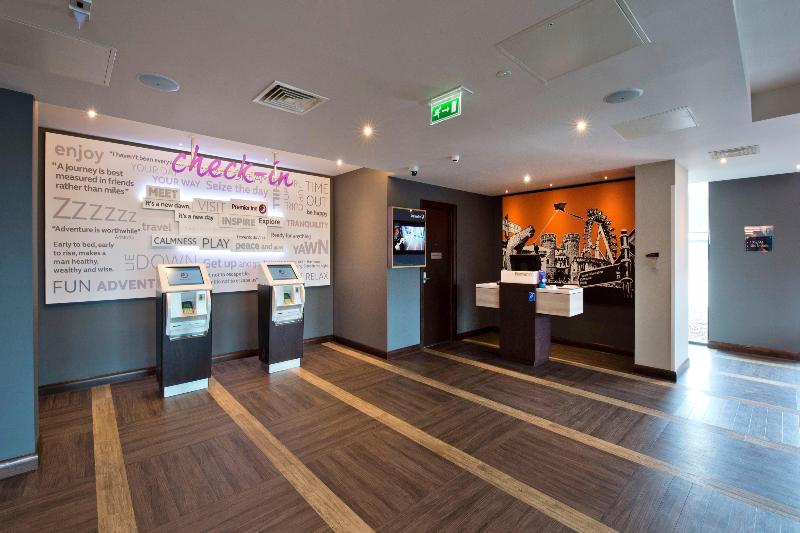 Premier Inn Slough West - Slough Trading Estate - Lobi