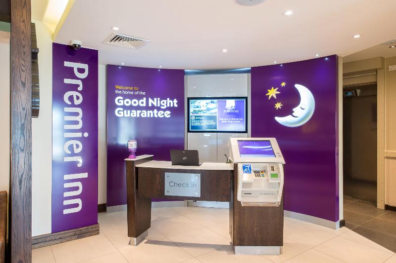 Premier Inn Tenby Town Centre - Lobi